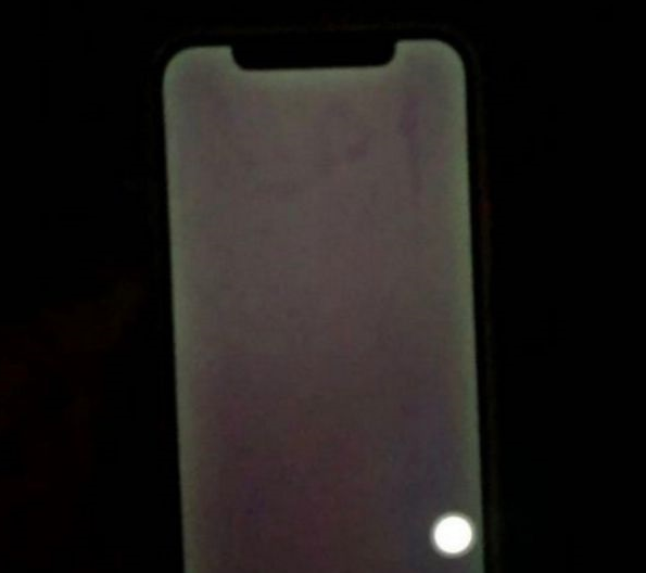 七叉镇苹果手机维修分享苹果客服回应 iPhone 12 屏幕“发绿”问题 
